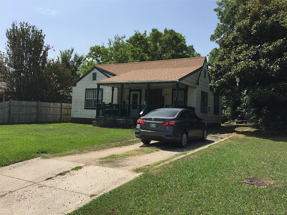 2nd image of 525 W 20th St