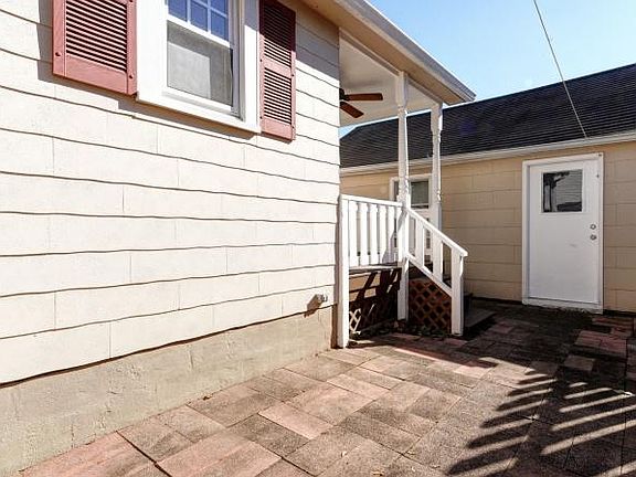 3rd image of 242 Pope St