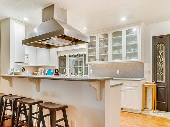 5th image of 424 Orlena Ave