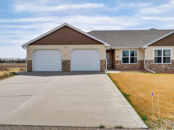 4th image of 163 Pebble Ln
