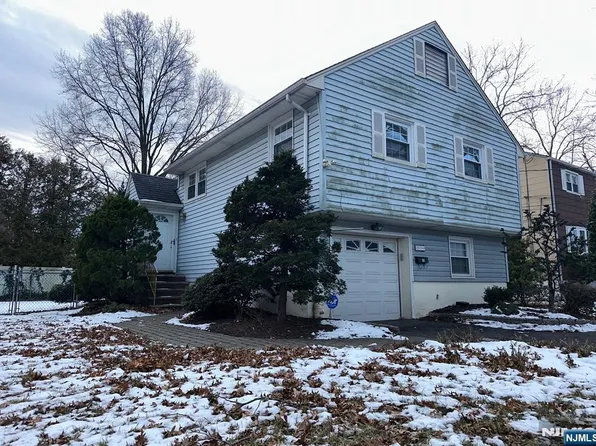 250 Stuyvesant Rd, Teaneck, NJ 07666