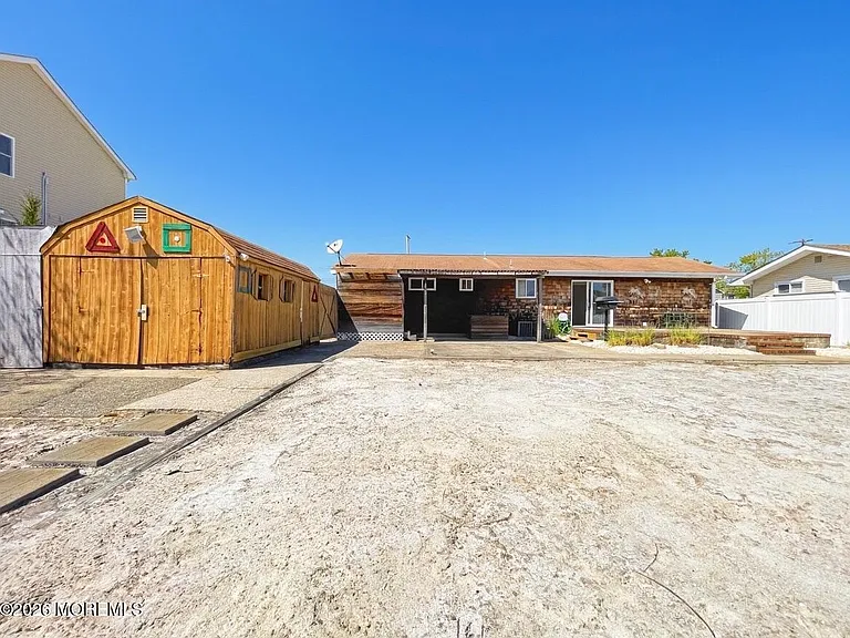 1813 Capstan Dr — Photo 2