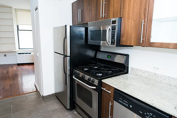 Rented by Winzone Realty Inc | media 14