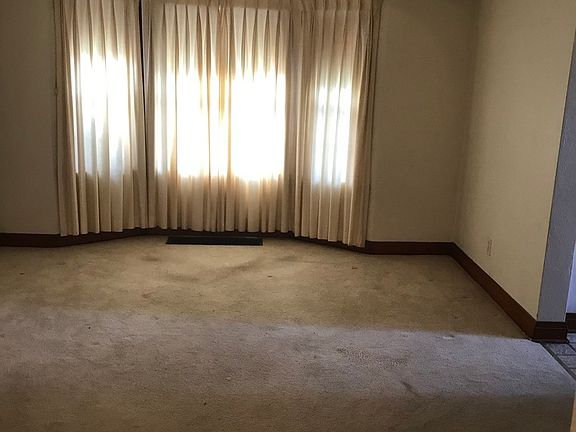 2nd image of 1327 Glenn Dr