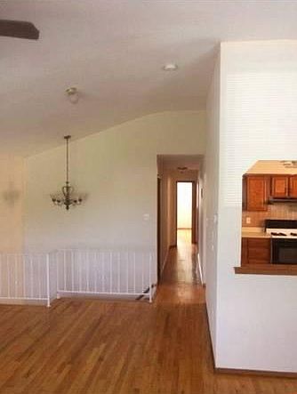 1st image of 72 Redwood Ave #1