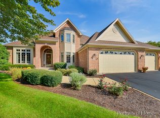 11 Walnut Cir, Sugar Grove, IL 60554