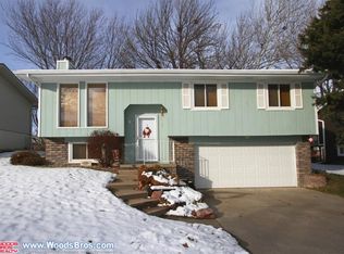 6127 NW 11th St, Lincoln, NE 68521