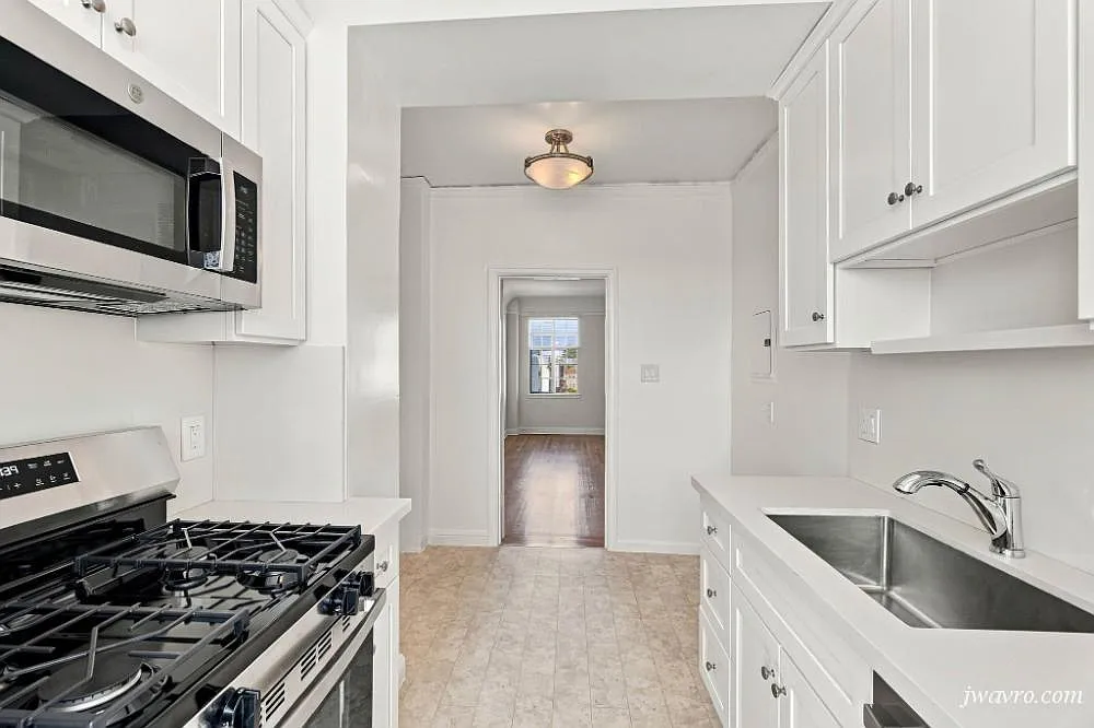 Must See Bright Spacious Top Floor Remodeled View 1bd! — Photo 2
