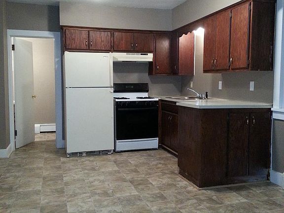 3rd image of 511 Van Buren Ave #2