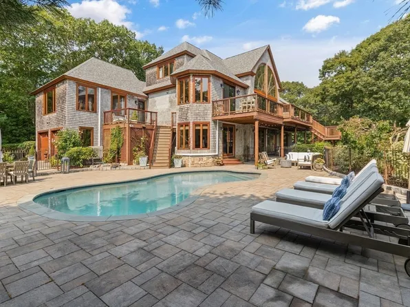 9 Herds Hl, Gloucester, MA 01930