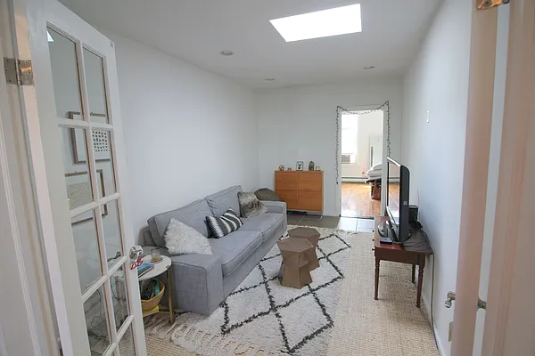 Rented by Brickwood BWR LLC | media 23