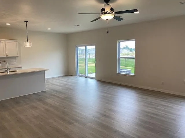 1185 Exchange St — Photo 6