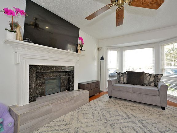 5th image of 337 Jamestown Manor Dr