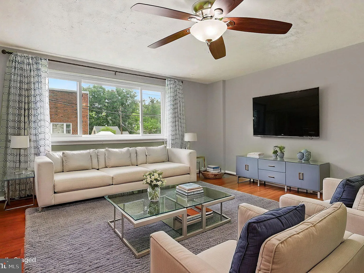 3 bed, 2.5 bath, 2210 sqft, $2,500 — Photo 3