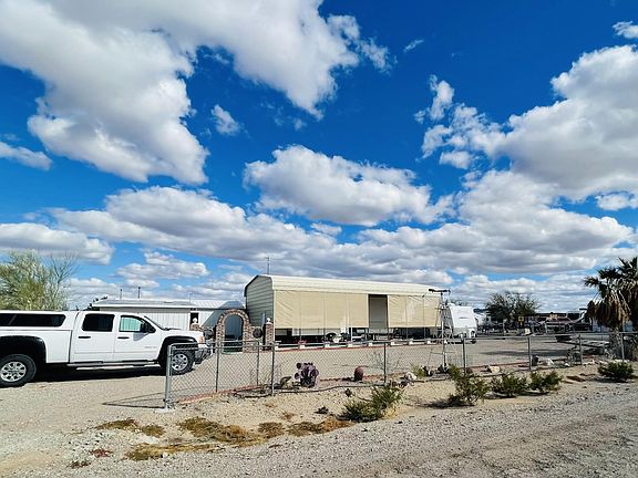 4th image of 776 W Desert Dr