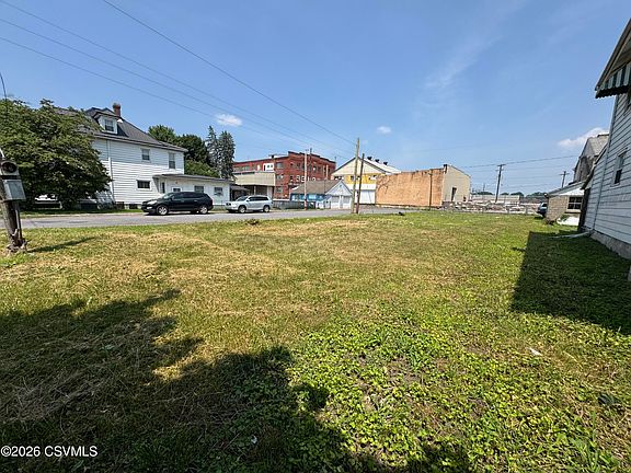 3rd image of 378 Lasalle St
