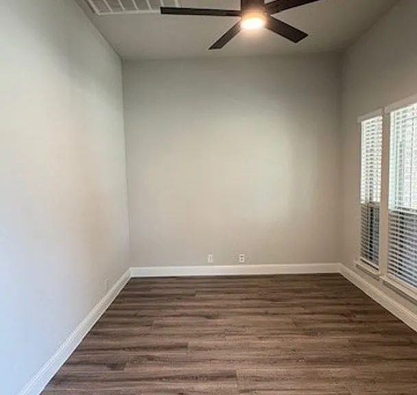 9400 Wellington Dr — Photo 8
