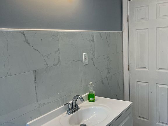 5th image of 238 19th Ave APT 3