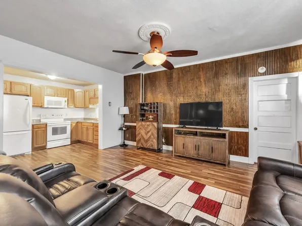 140 Chestnut St APT 804, Springfield, MA 01103