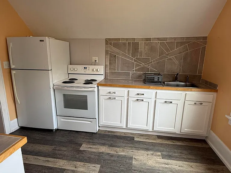 1369 Main St #1/2 — Photo 8