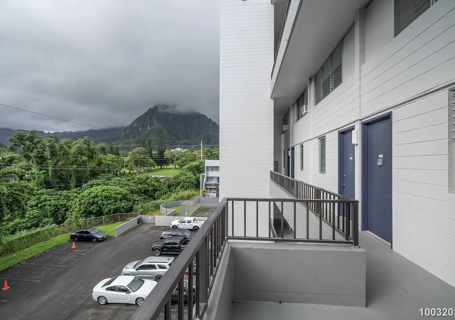 Renovated 2-Bedroom Condo in Kaneohe: Ko'olau Mountain Views, In-Unit Laundry, Pool & Tennis — Photo 4