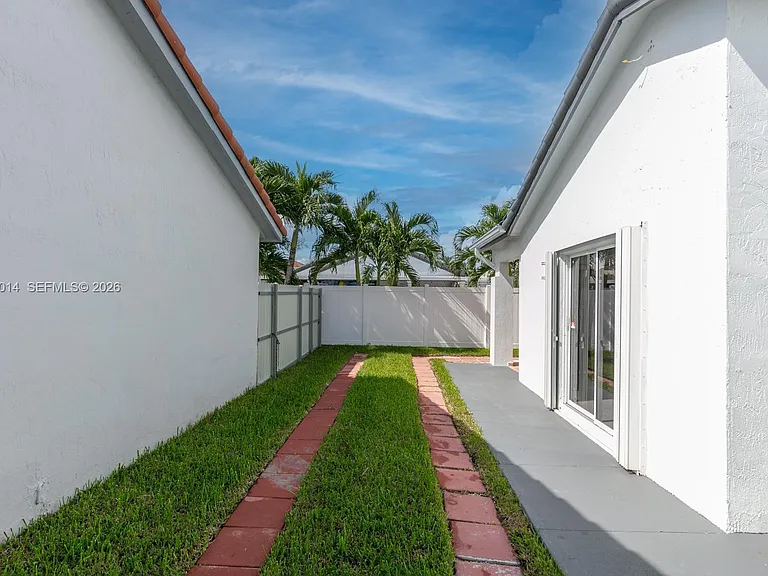 1938 SW 137th Ct — Photo 27