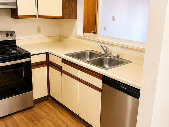 4th image of 4716 & 4718 Dale St #4716-01