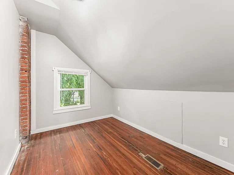 411 13th Ave — Photo 40