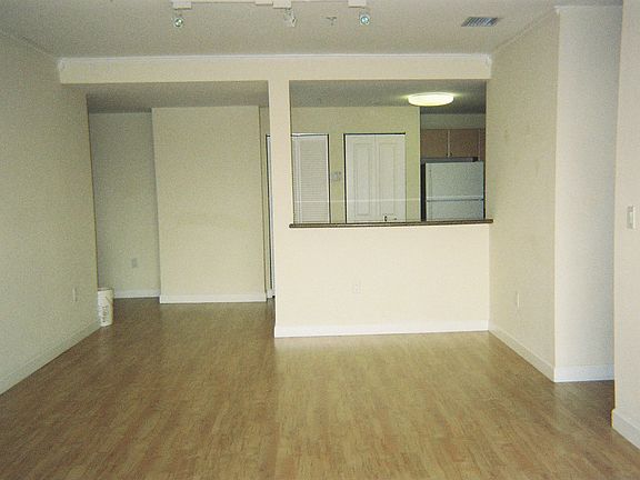 L/R, Din Area, Kitch pass-thru