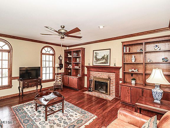 5th image of 804 Bell Drive