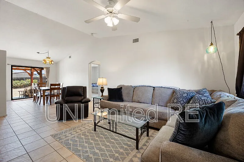 3 bed, 2.0 bath, 1235 sqft, $2,200 — Photo 4