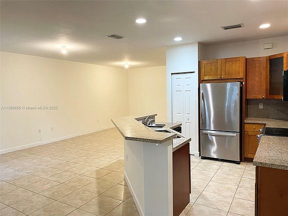 5th image of 10841 NW 76th Ln #10841