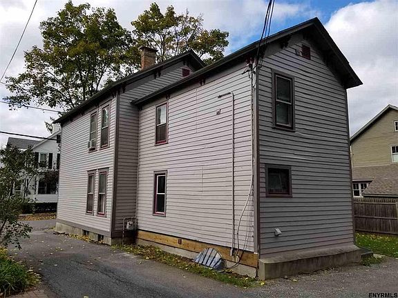 5th image of 104 Walnut St #B