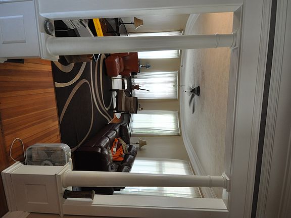 5th image of 635 Ashland Ave