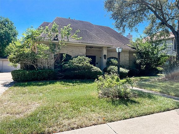2nd image of 2115 Redcliff Dr