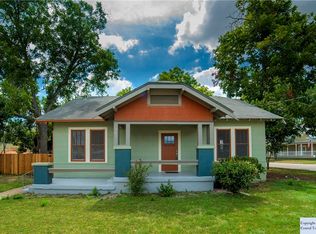 762 N River St, Seguin, TX 78155