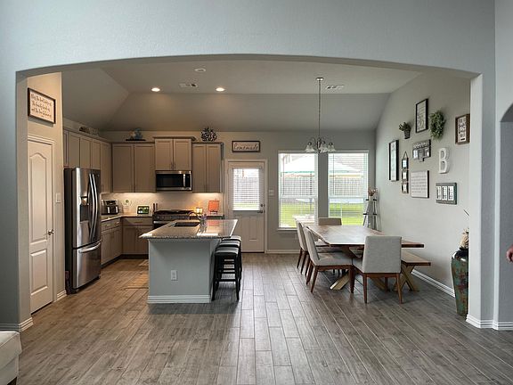 3rd image of 211 San Jacinto Dr