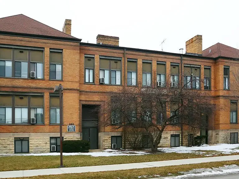 260 Center St — Photo 1