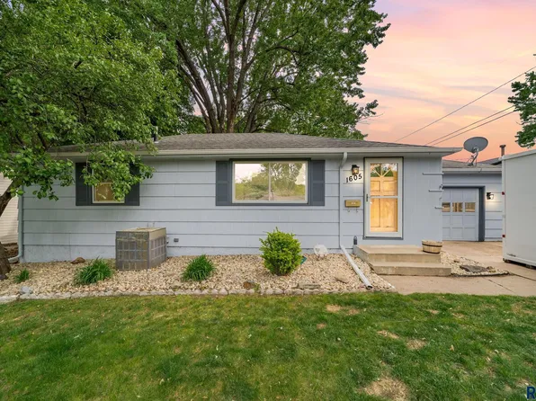 1605 E 32nd St, Sioux Falls, SD 57105