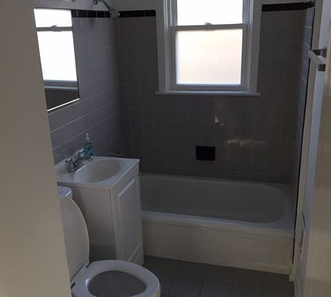 2nd image of 225 Harlem Ave