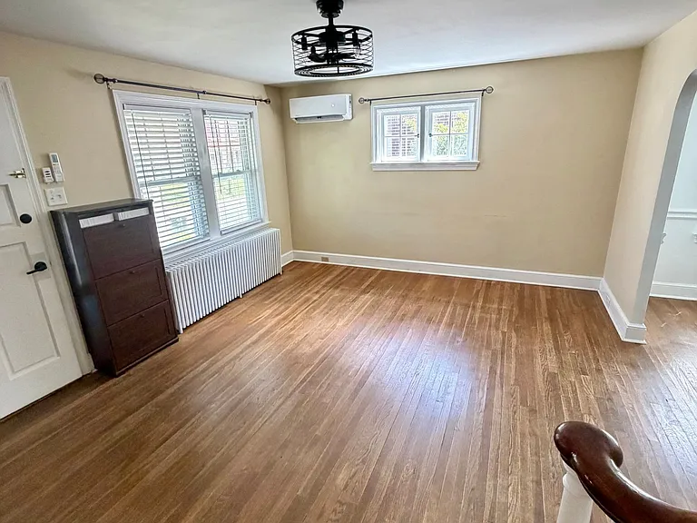 844 E Madison St — Photo 5