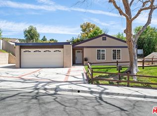 28038 Lakehurst Ave, Santa Clarita, CA 91351