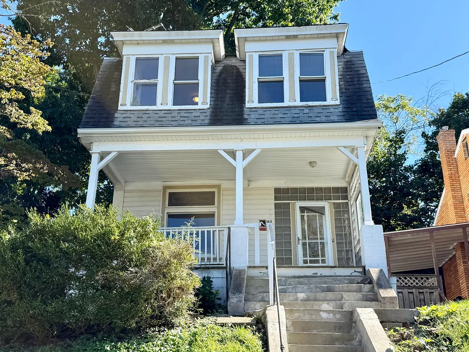 2083 Plainview Ave - 1 — Photo 1