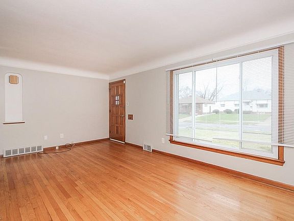 4th image of 13812 Royal Blvd