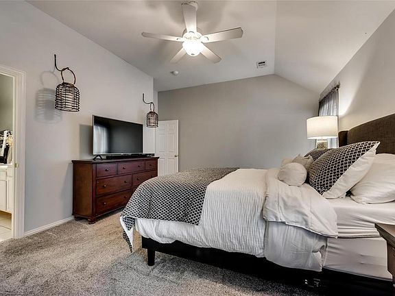 4th image of 2371 Stuttgart Dr