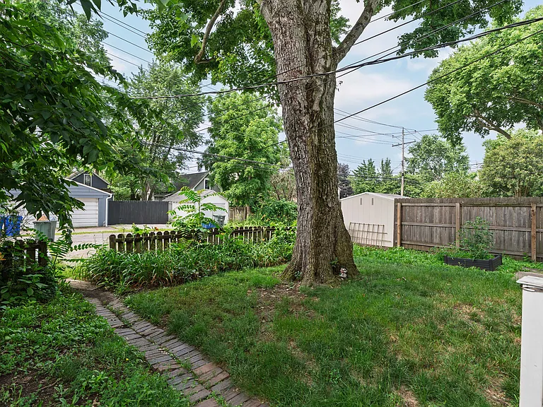 Shared Rear Yard Space