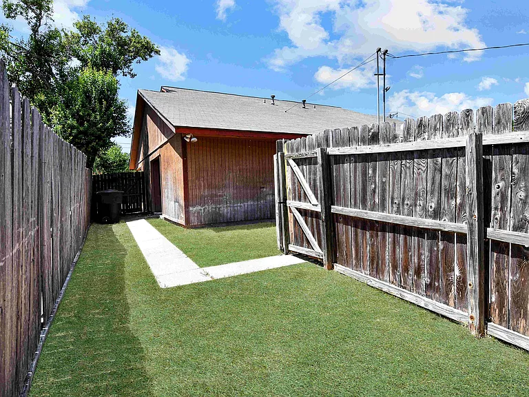 5209 Canyon Creek Dr — Photo 27