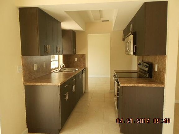 4th image of 250 NE Brunson Ct