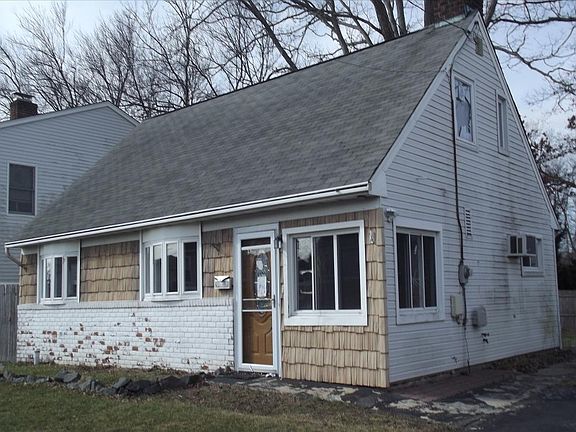 2nd image of 354 Seaford Ave