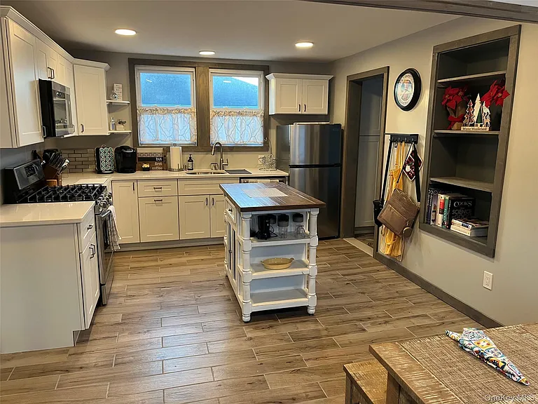 824 W Main St — Photo 3